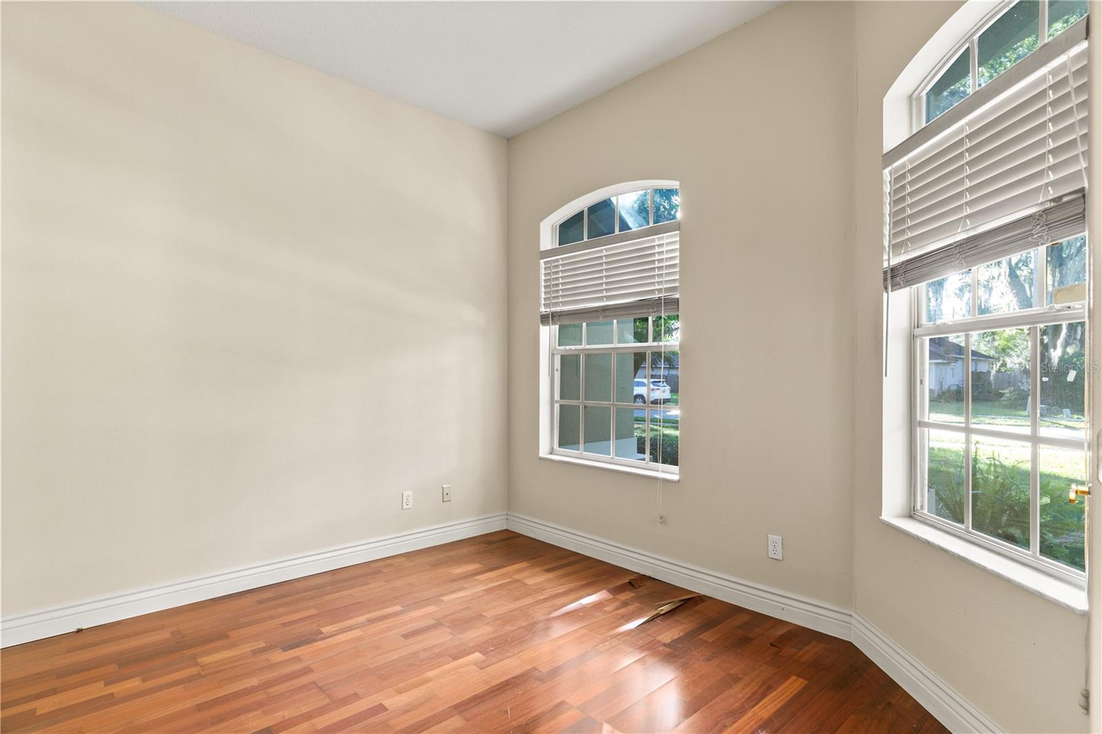 Image 5 of 28 For 1118 Crown Isle Circle