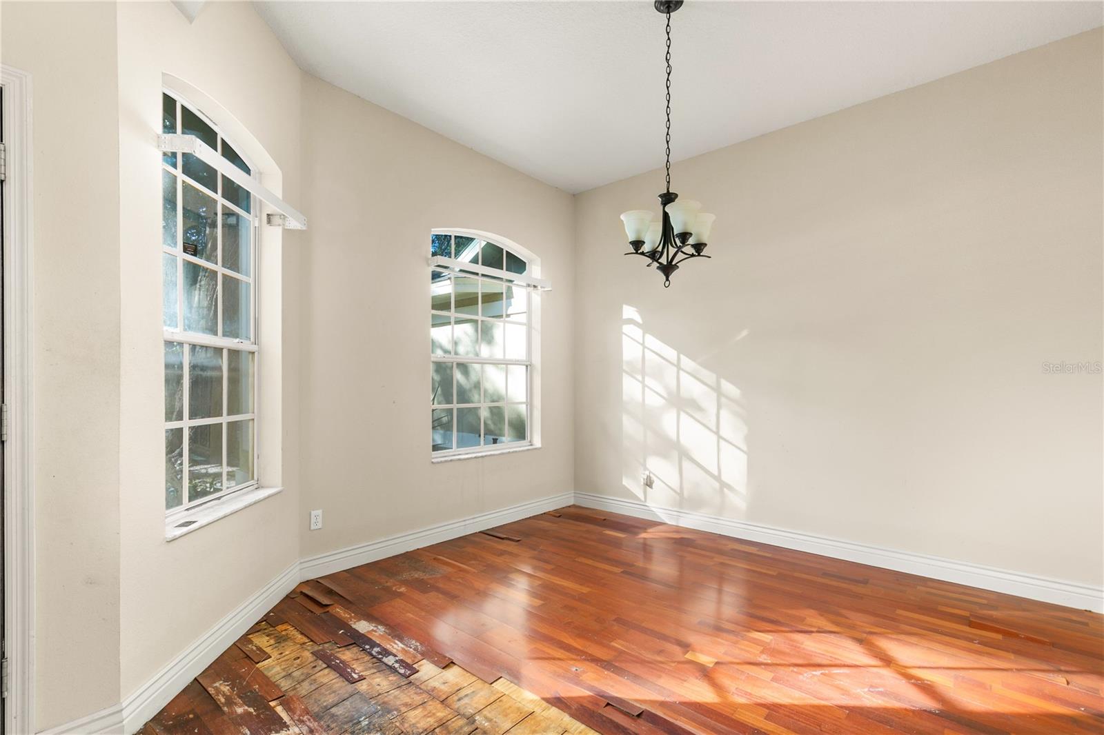 Image 6 of 28 For 1118 Crown Isle Circle