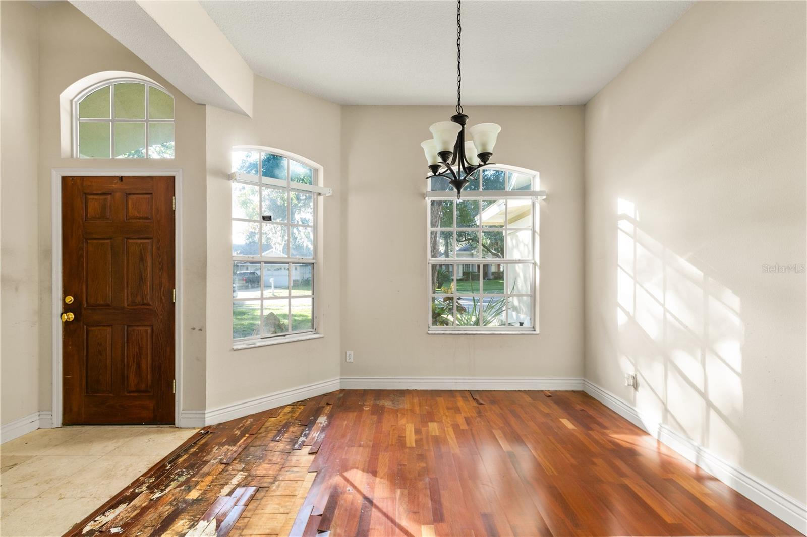 Image 7 of 28 For 1118 Crown Isle Circle