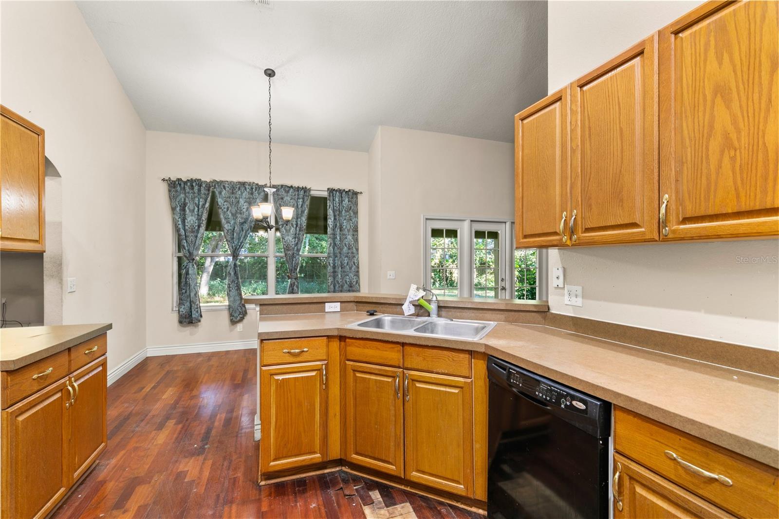 Image 8 of 28 For 1118 Crown Isle Circle