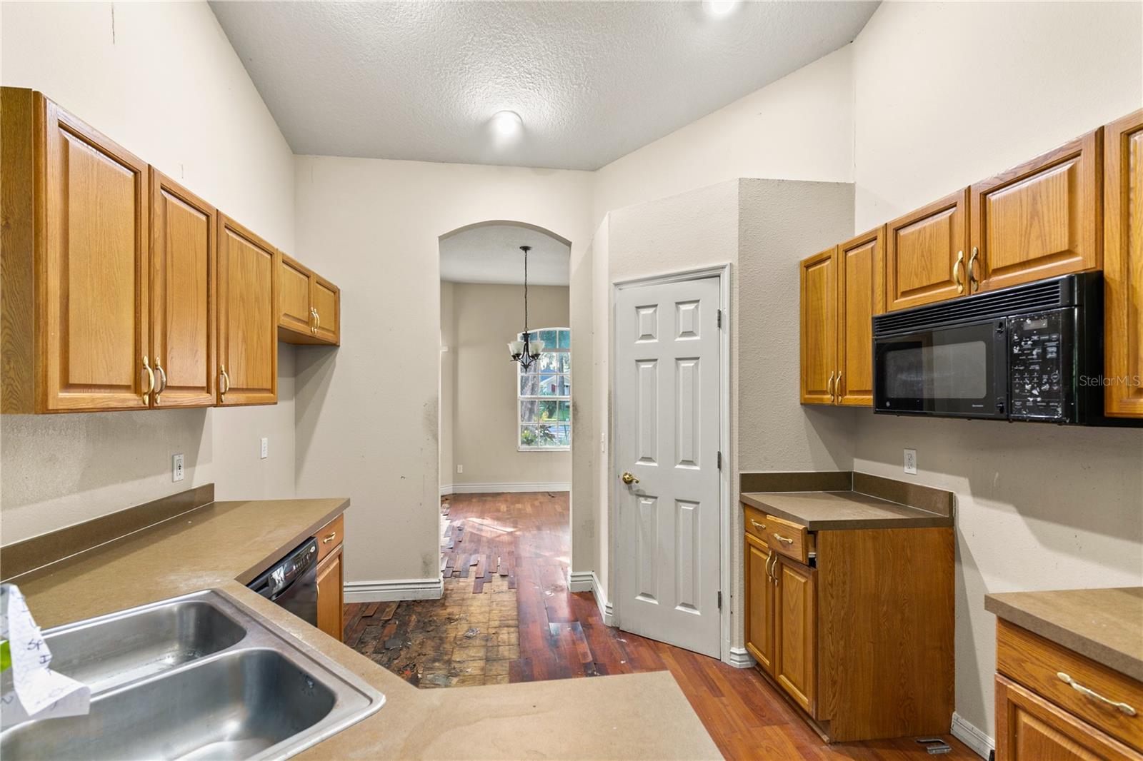 Image 9 of 28 For 1118 Crown Isle Circle