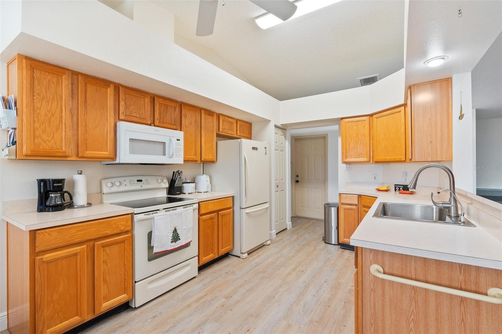 Image 10 of 41 For 6065 Magpie Drive