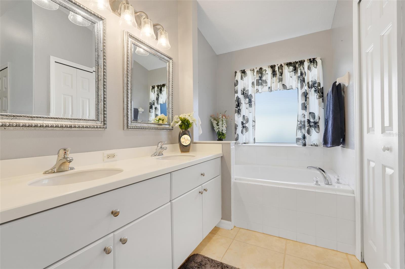 Image 9 of 49 For 5304 Fantasy Way