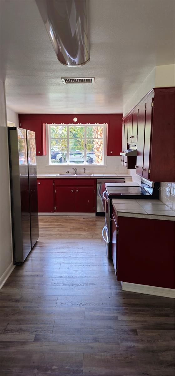 Image 2 of 9 For 917 4th Avenue