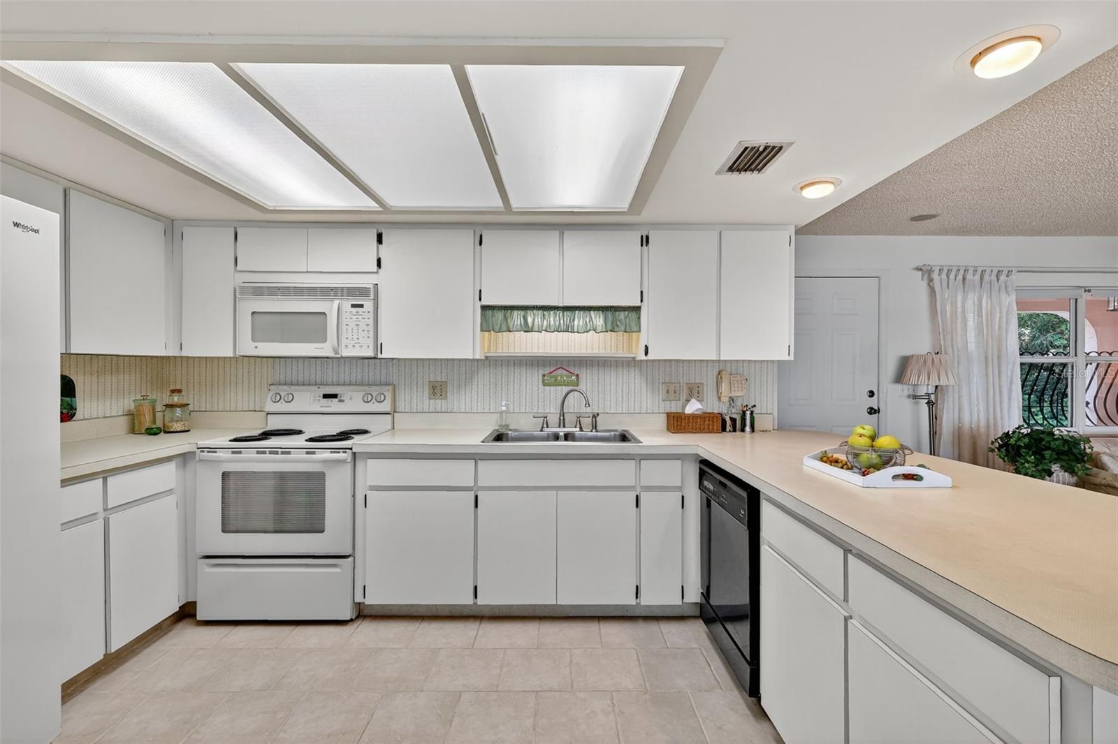 Image 14 of 47 For 32601 Lakeshore Drive