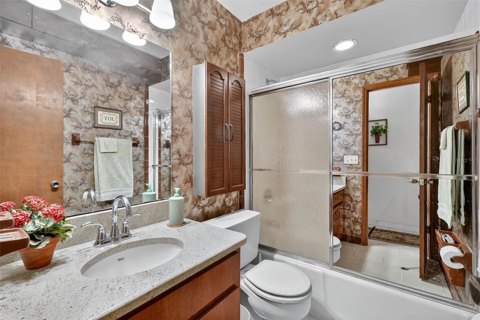 Image 31 of 47 For 32601 Lakeshore Drive