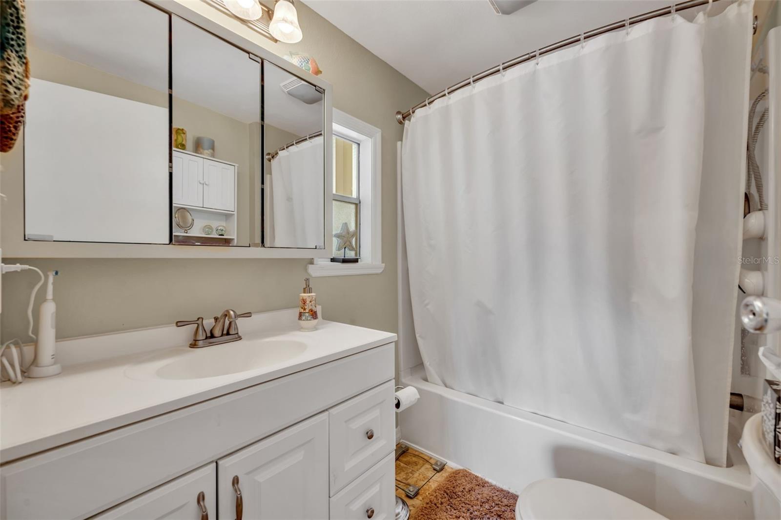 Image 20 of 26 For 173 Paradise N