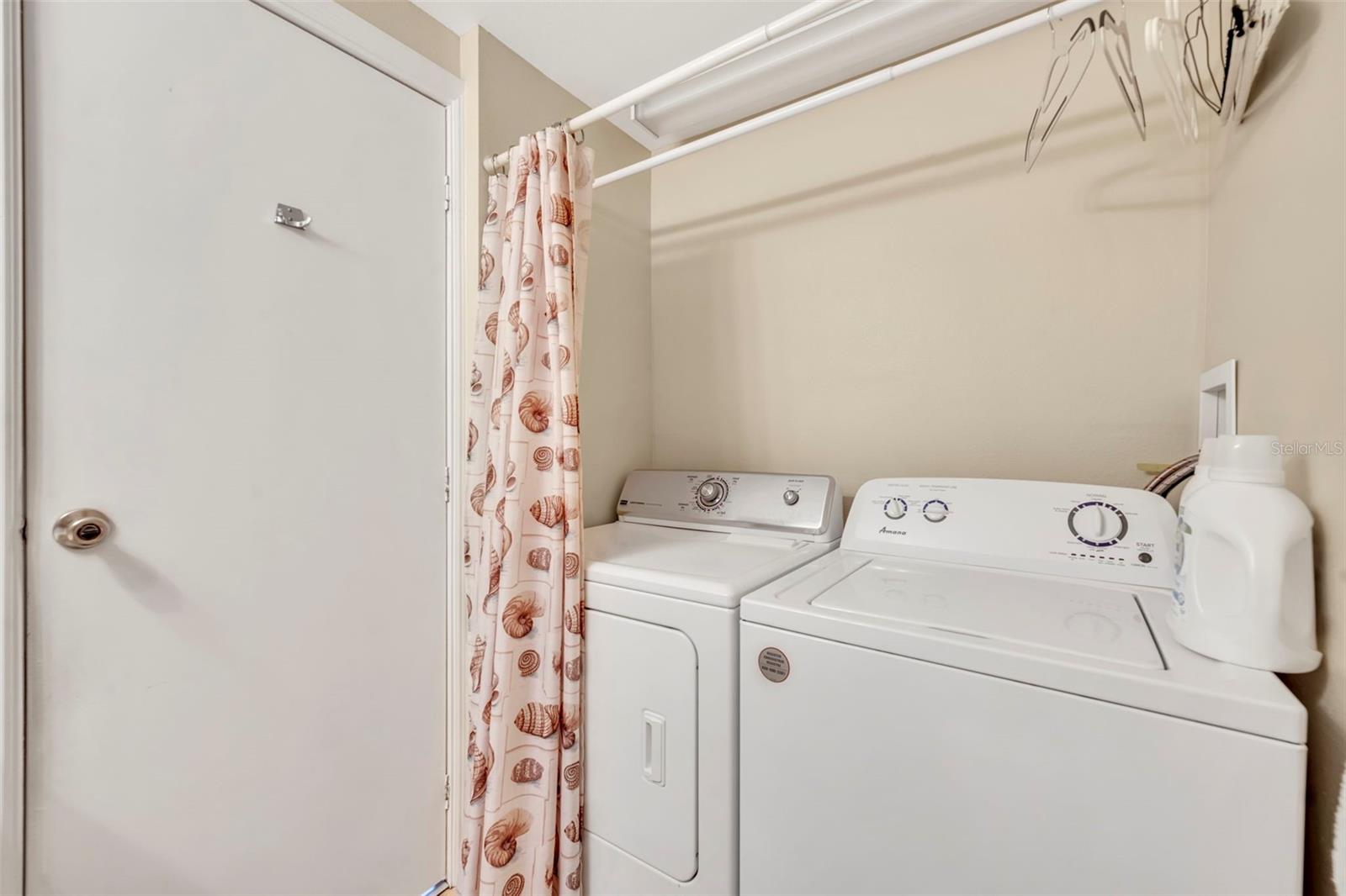 Image 21 of 26 For 173 Paradise N