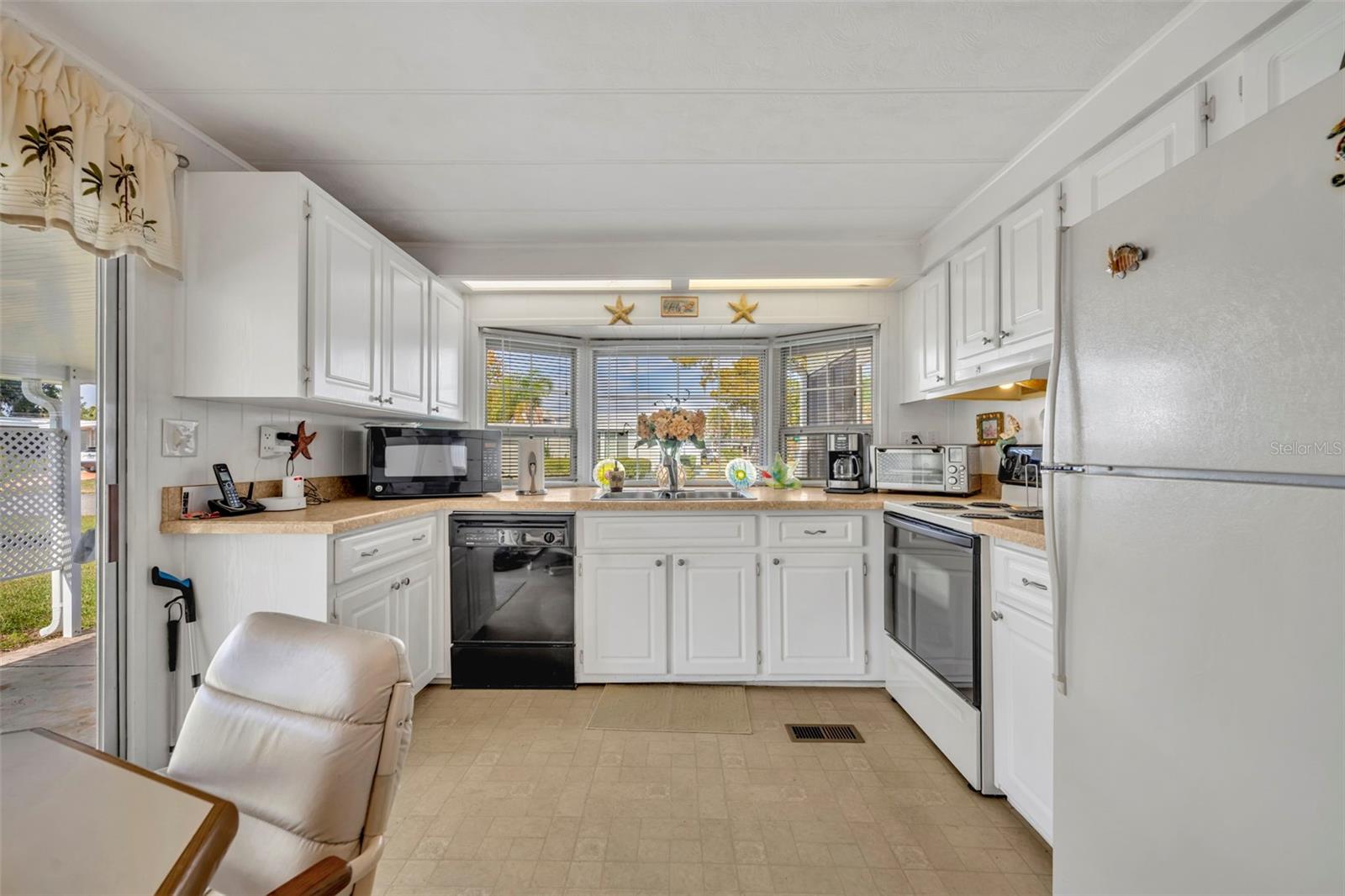 Image 8 of 26 For 173 Paradise N