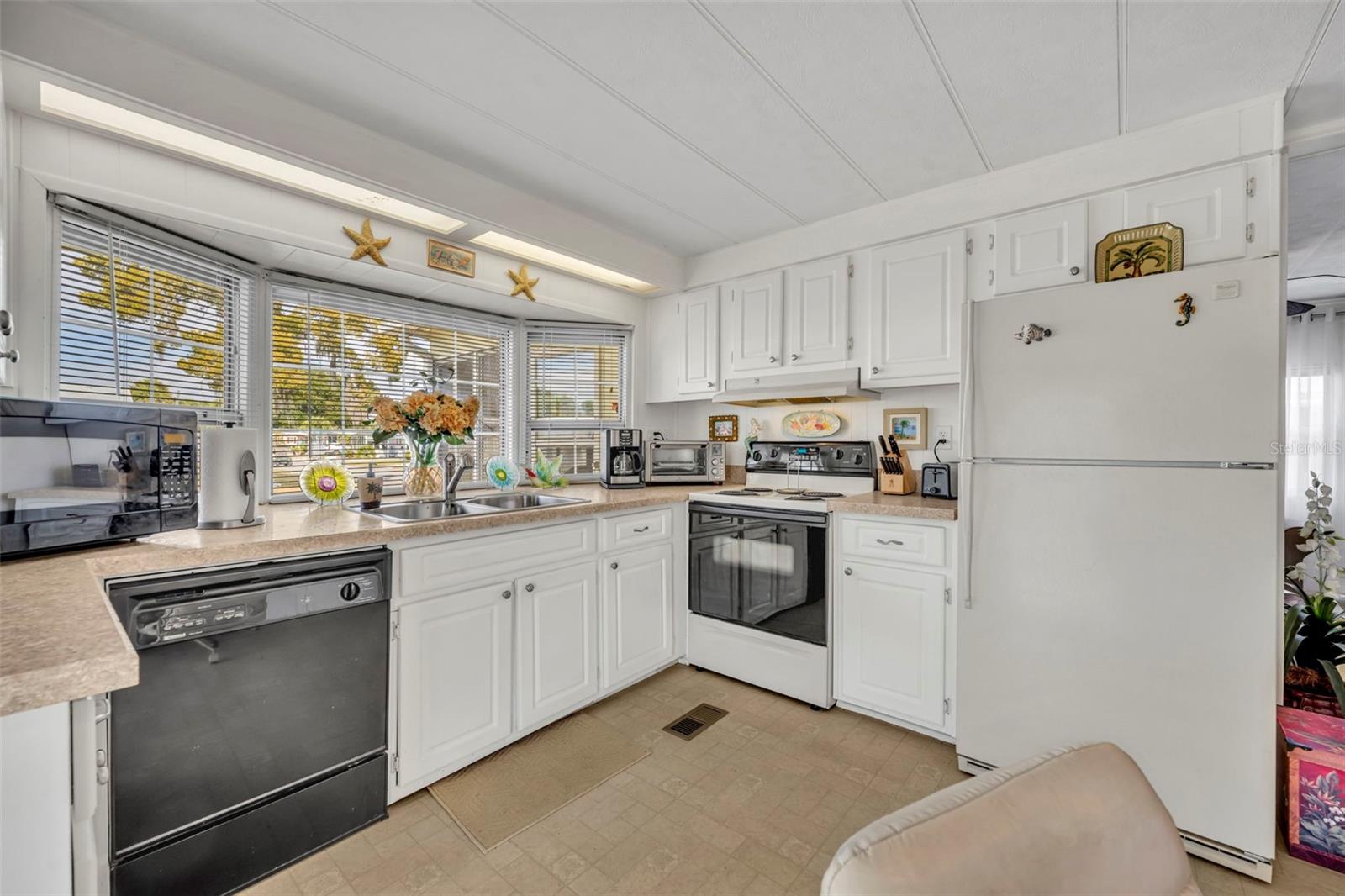 Image 9 of 26 For 173 Paradise N