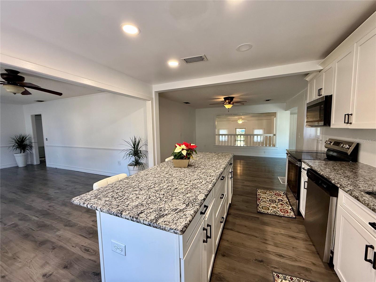 Image 16 of 44 For 708 Mission Drive