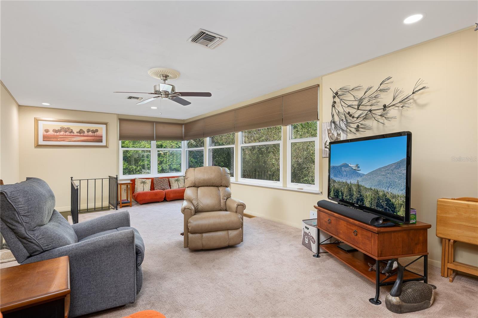 Image 11 of 43 For 1438 Crestview Dr