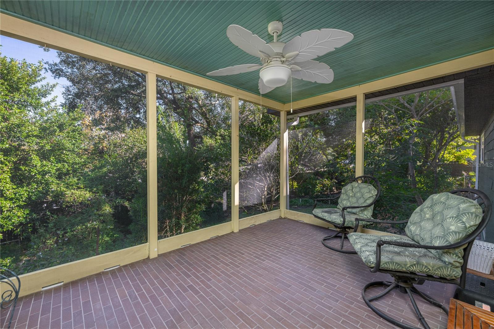 Image 32 of 43 For 1438 Crestview Dr