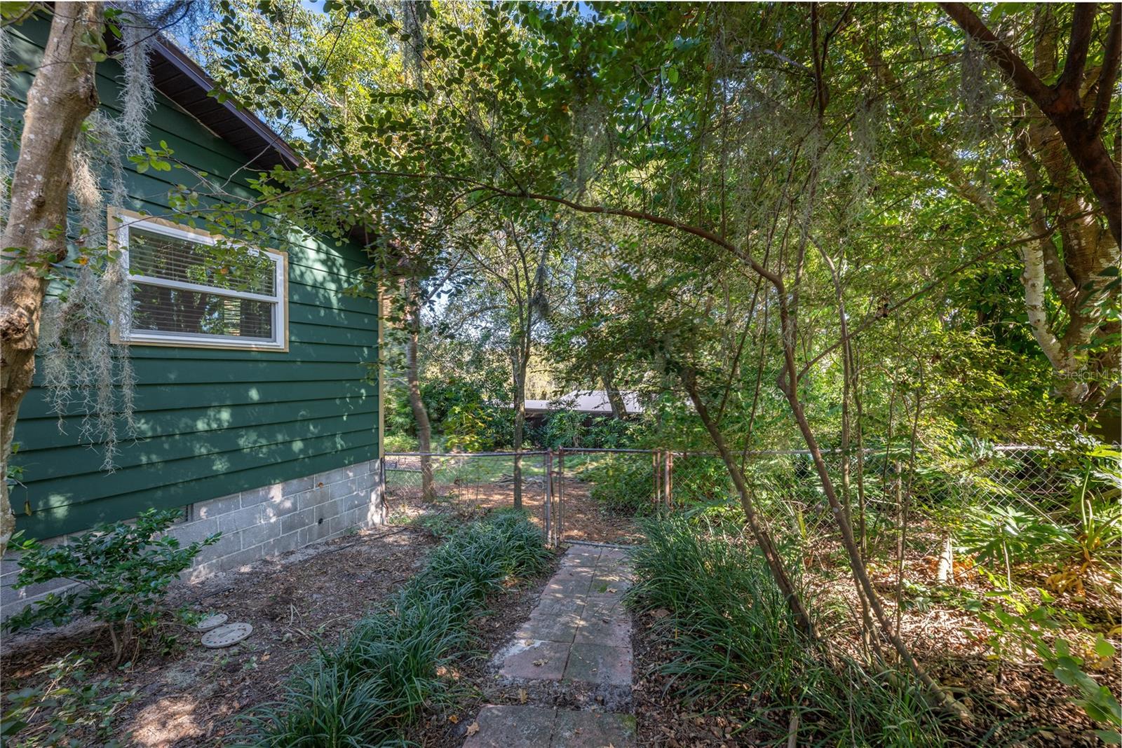 Image 37 of 43 For 1438 Crestview Dr