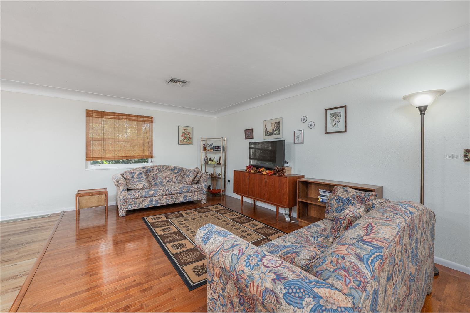 Image 7 of 43 For 1438 Crestview Dr