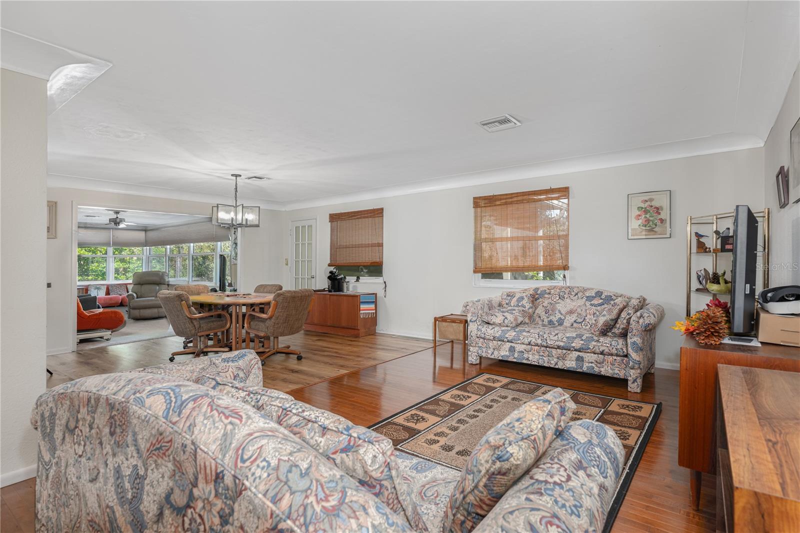 Image 8 of 43 For 1438 Crestview Dr