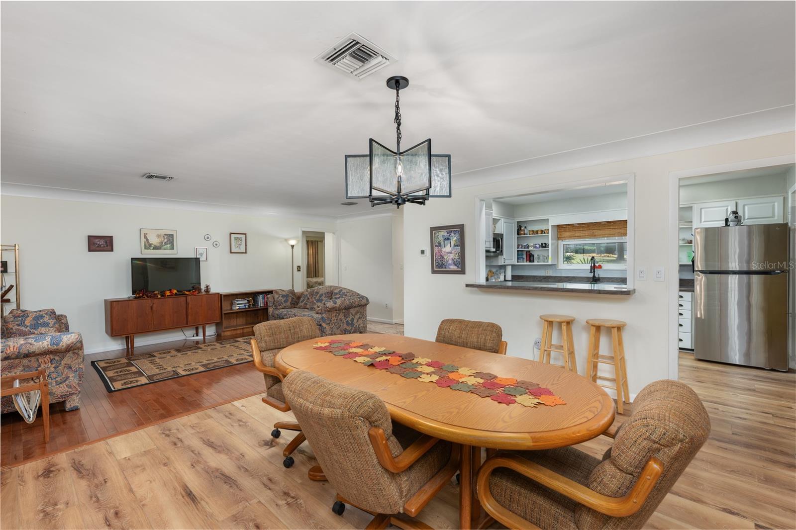 Image 9 of 43 For 1438 Crestview Dr