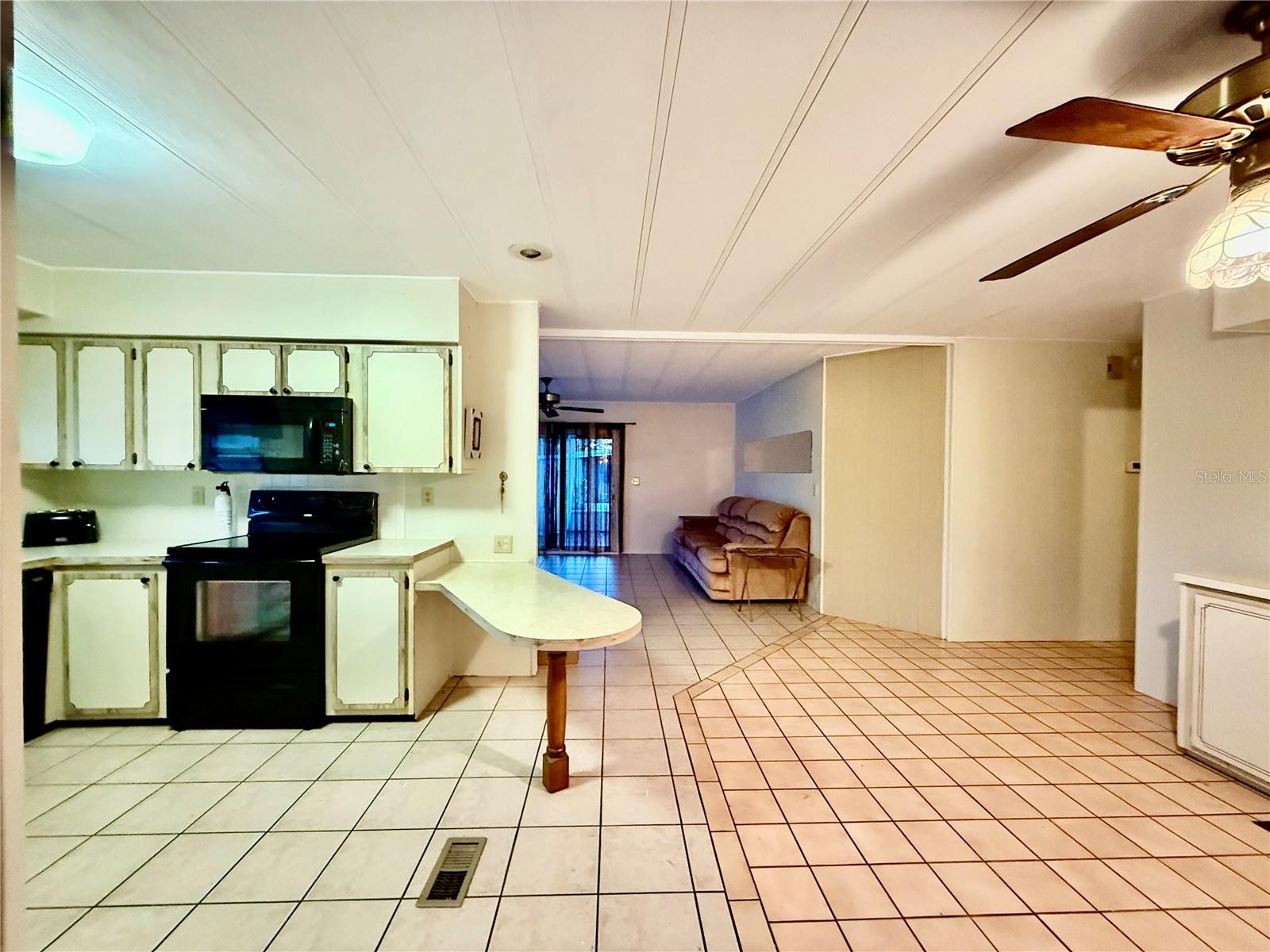 Image 7 of 42 For 2 Grove Trail