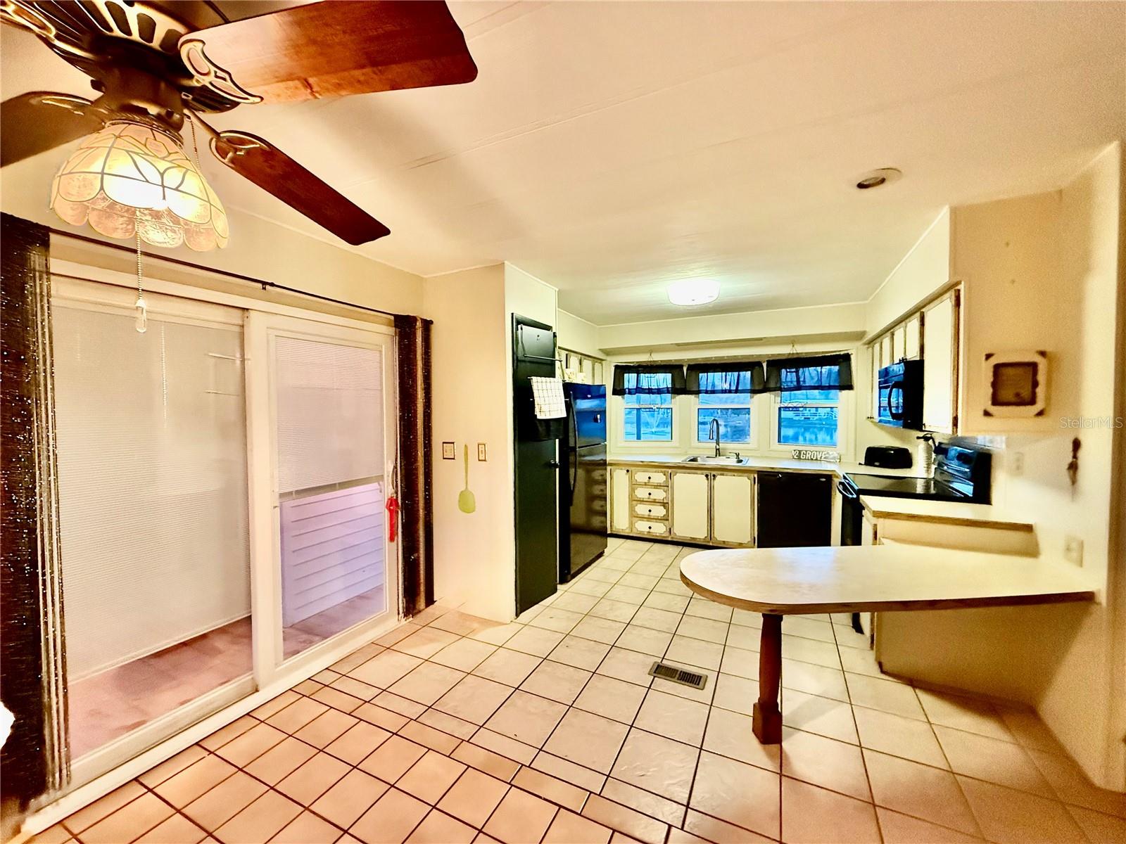 Image 8 of 42 For 2 Grove Trail