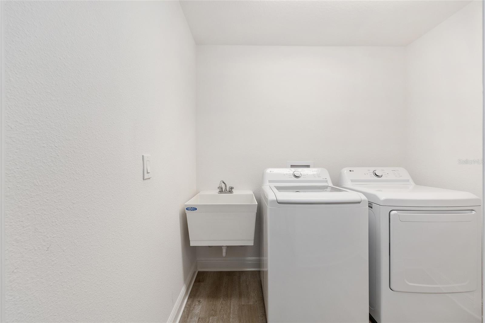 Image 12 of 55 For 1661 Sara Street