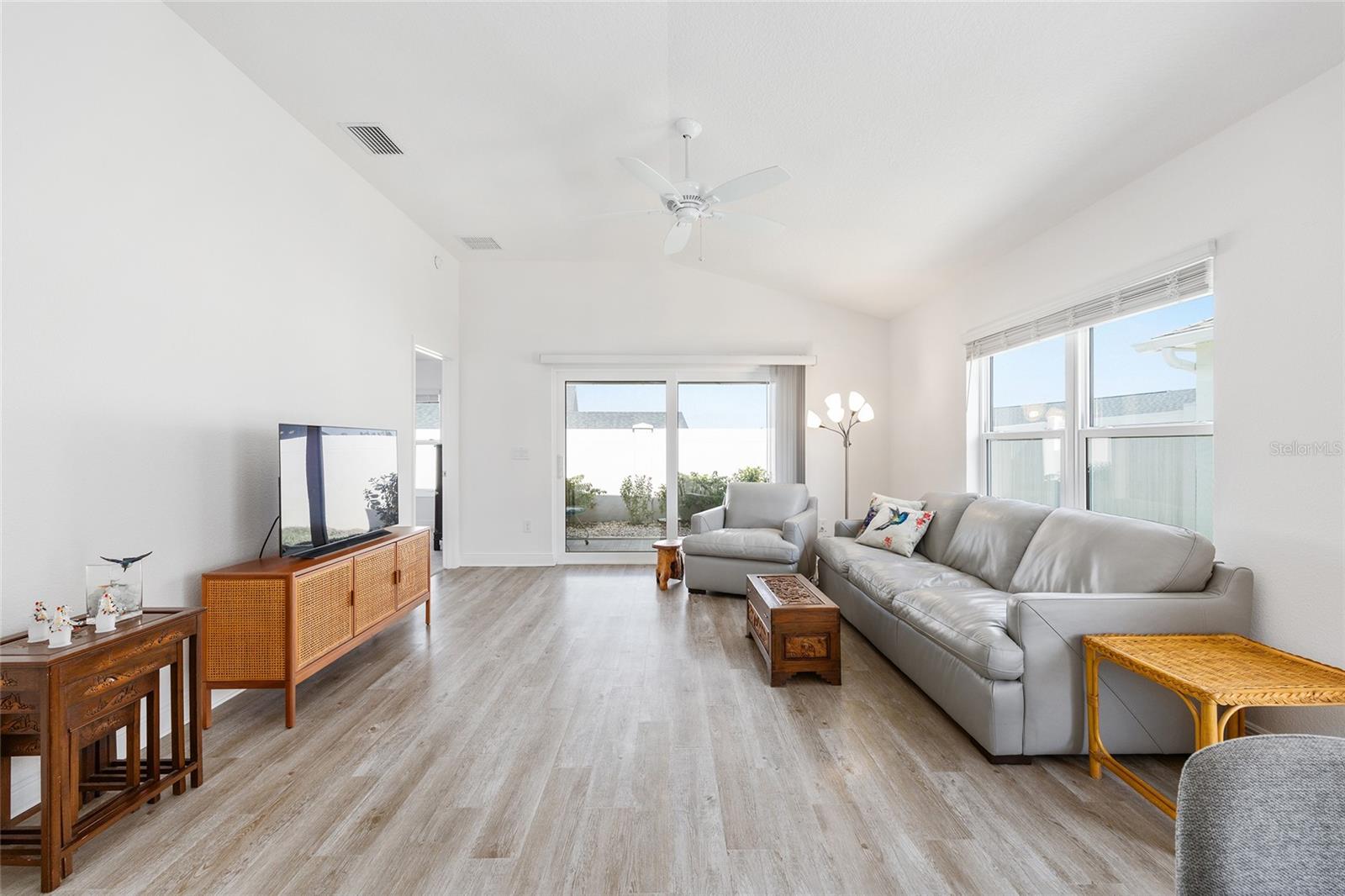 Image 23 of 55 For 1661 Sara Street