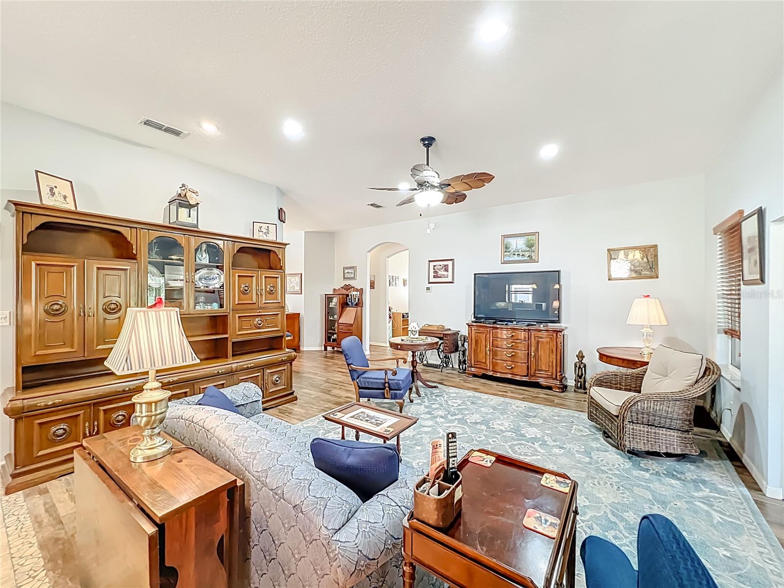 Image 11 of 51 For 25225 Laurel Valley Road