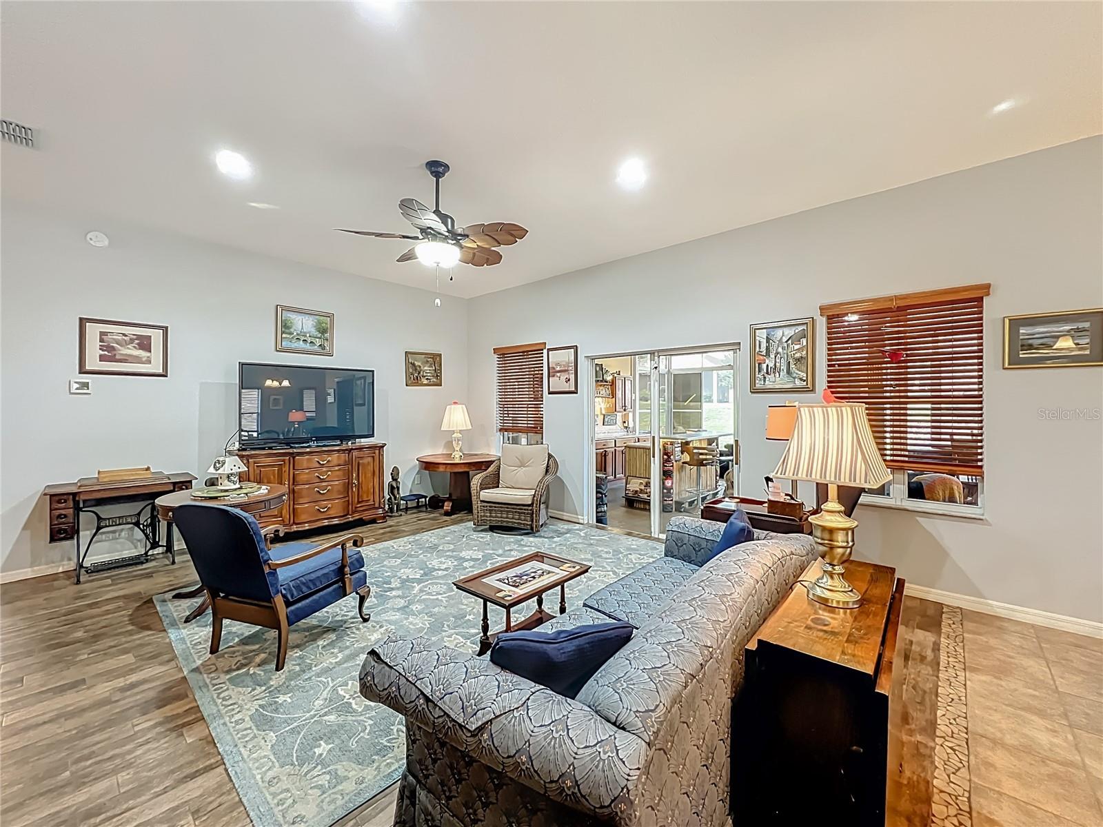 Image 12 of 51 For 25225 Laurel Valley Road