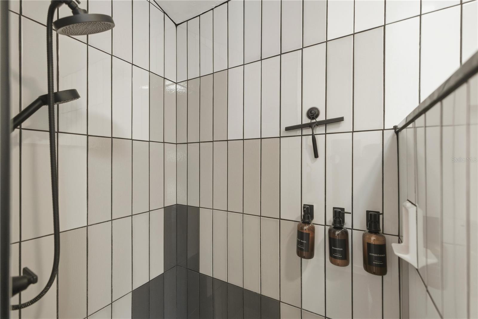 Image 13 of 36 For 627 Delgado Avenue