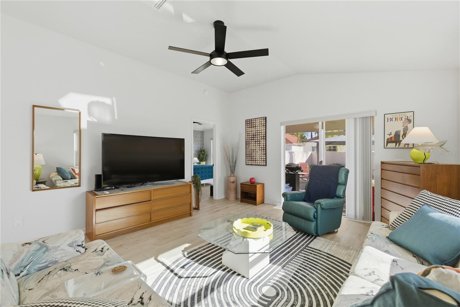 Image 17 of 36 For 627 Delgado Avenue