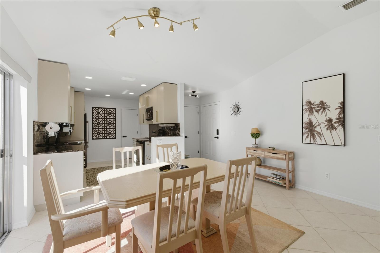 Image 18 of 36 For 627 Delgado Avenue