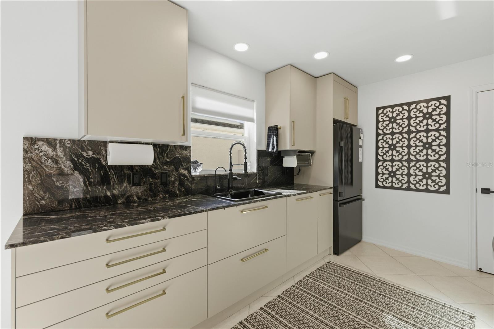 Image 20 of 36 For 627 Delgado Avenue