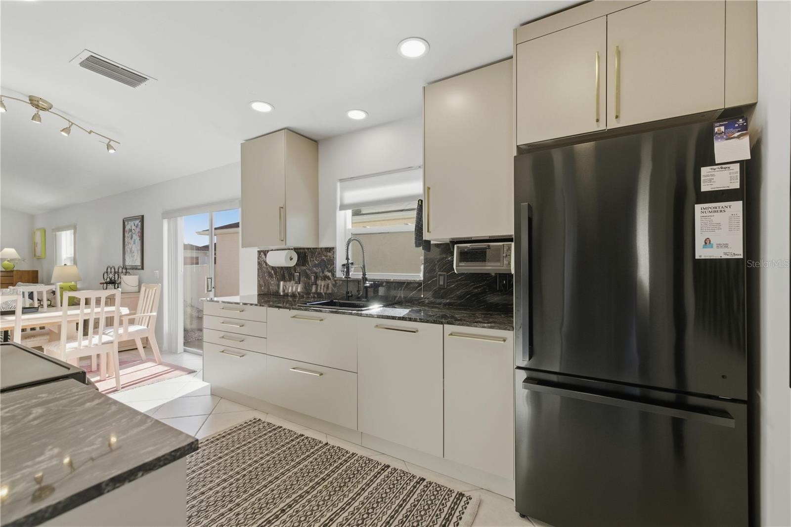 Image 21 of 36 For 627 Delgado Avenue