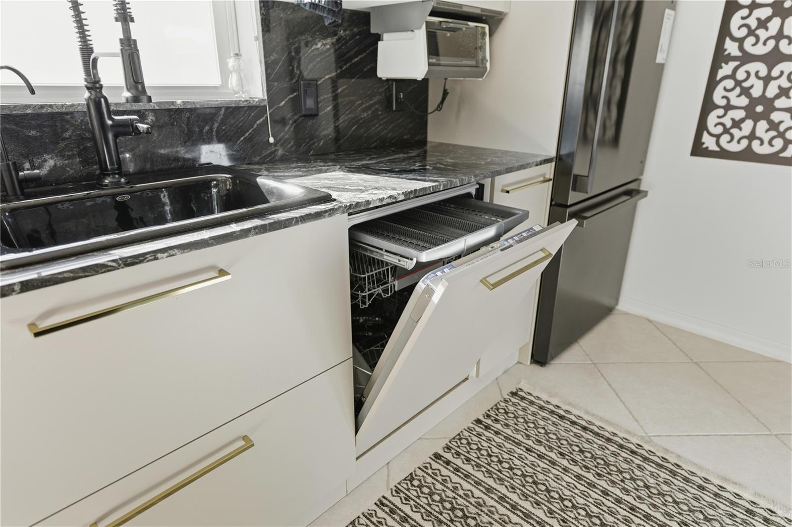 Image 23 of 36 For 627 Delgado Avenue