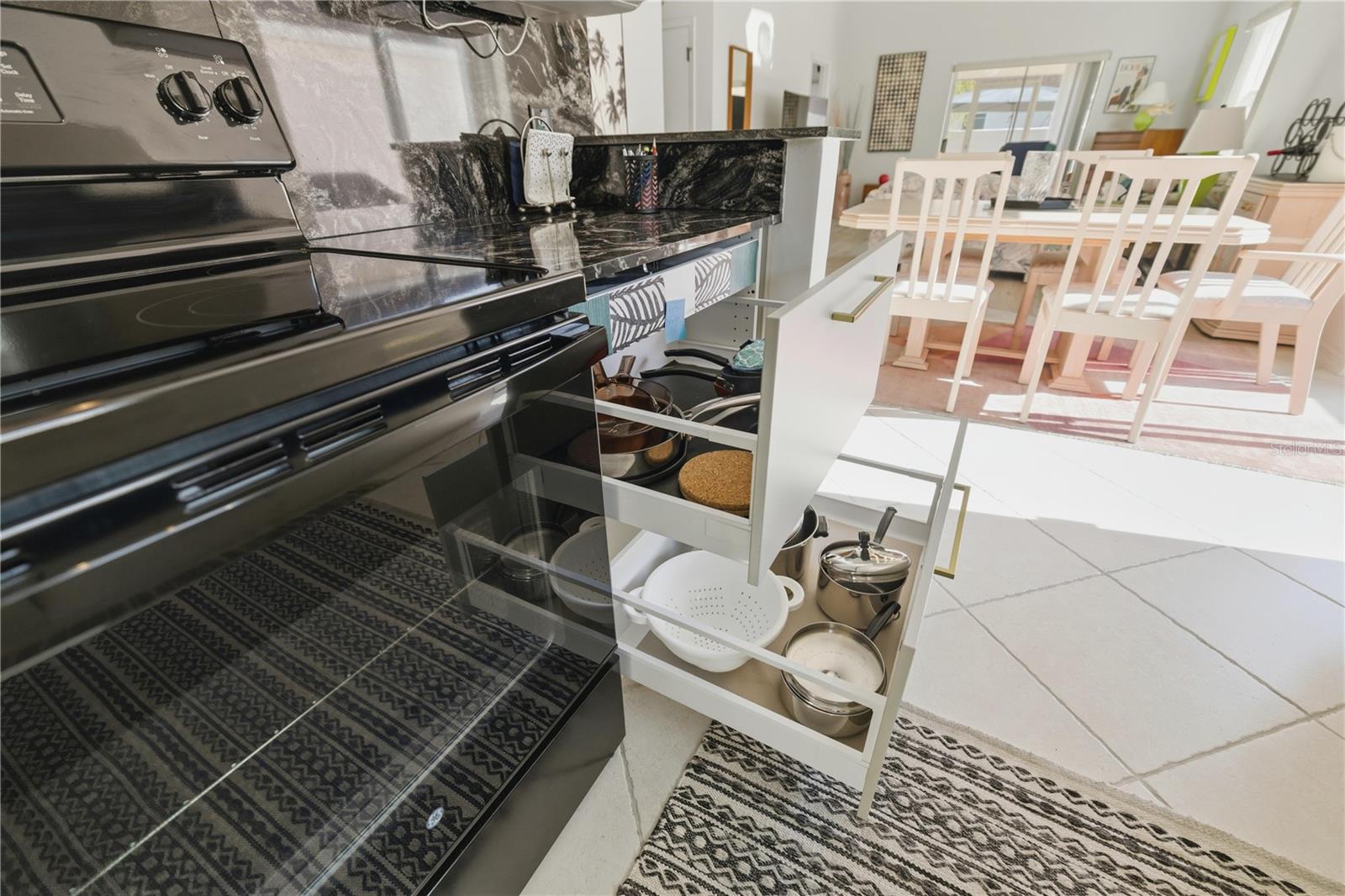 Image 24 of 36 For 627 Delgado Avenue