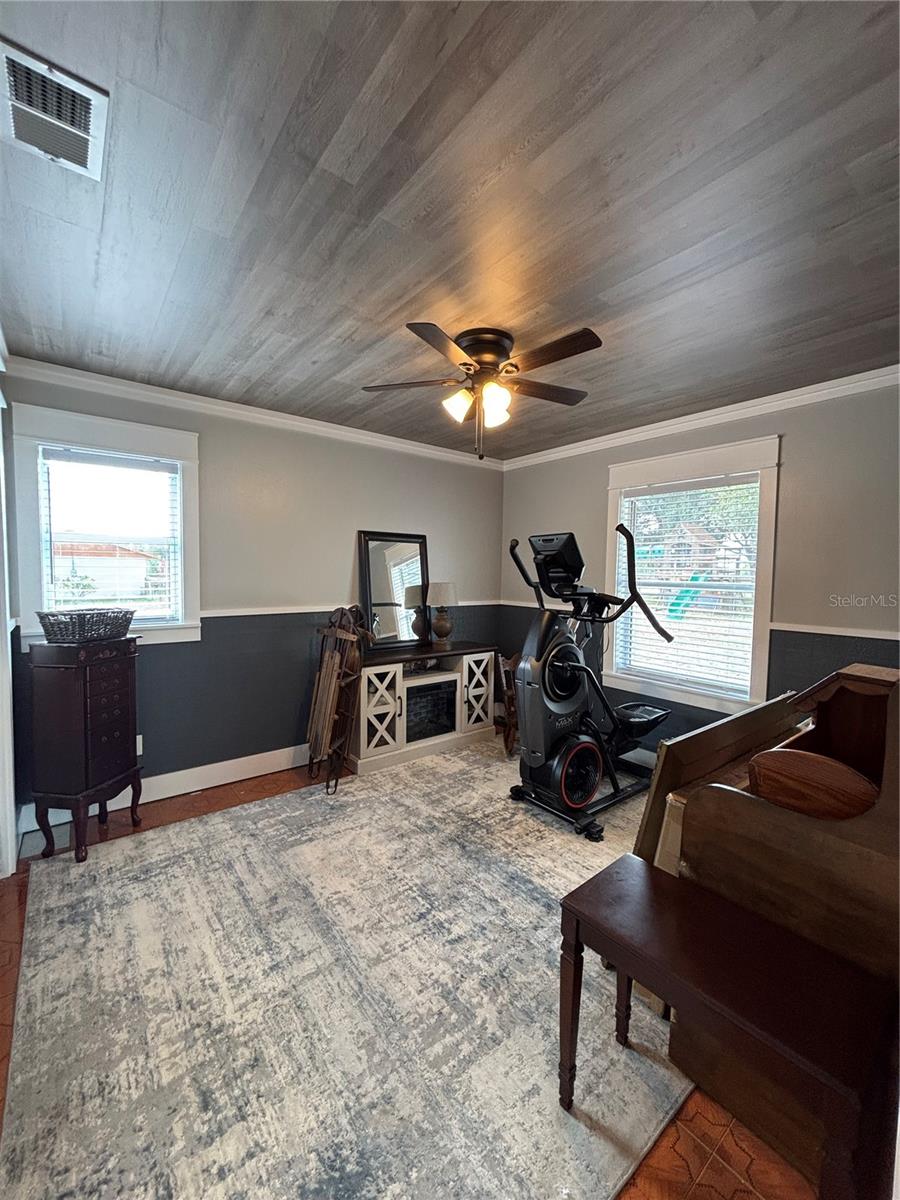 Image 18 of 35 For 37445 Grays Airport Road