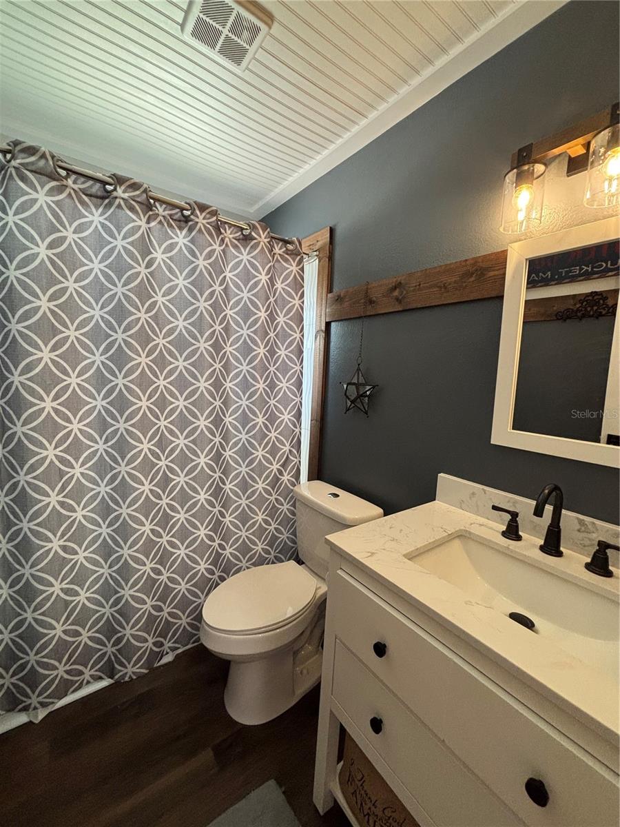 Image 24 of 35 For 37445 Grays Airport Road