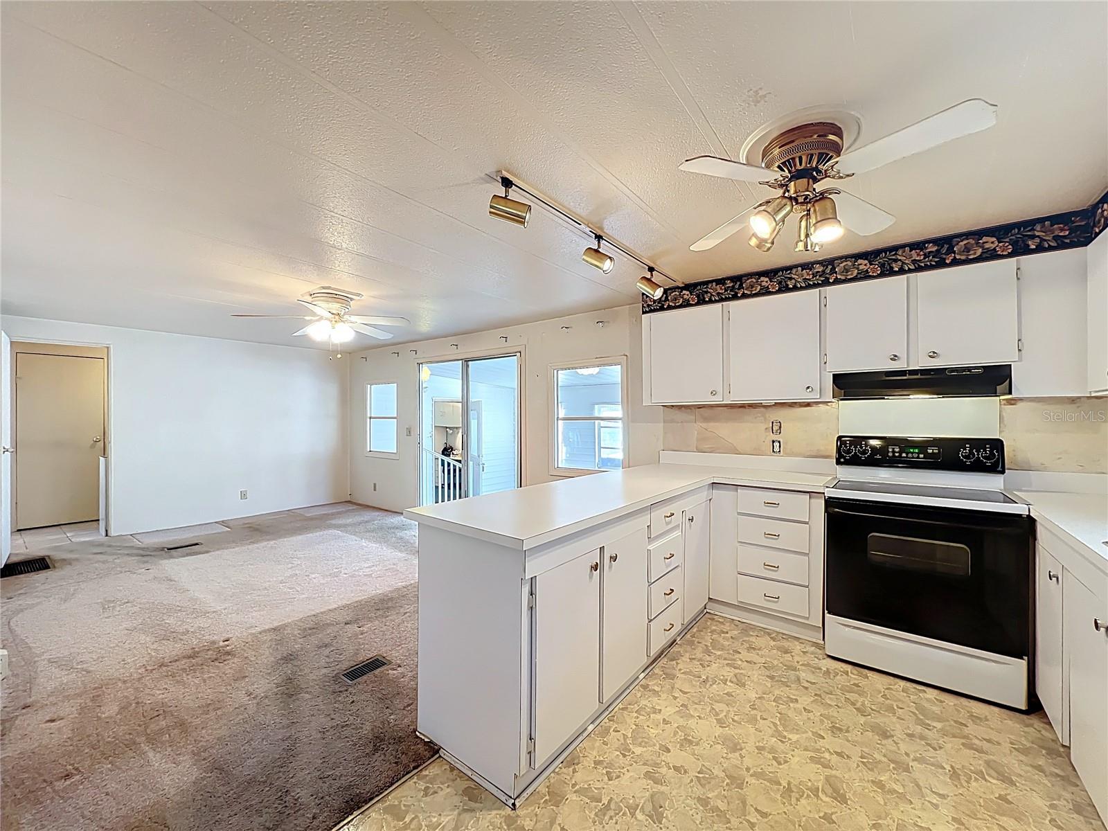 Image 11 of 56 For 13338 Orange Blossom Street