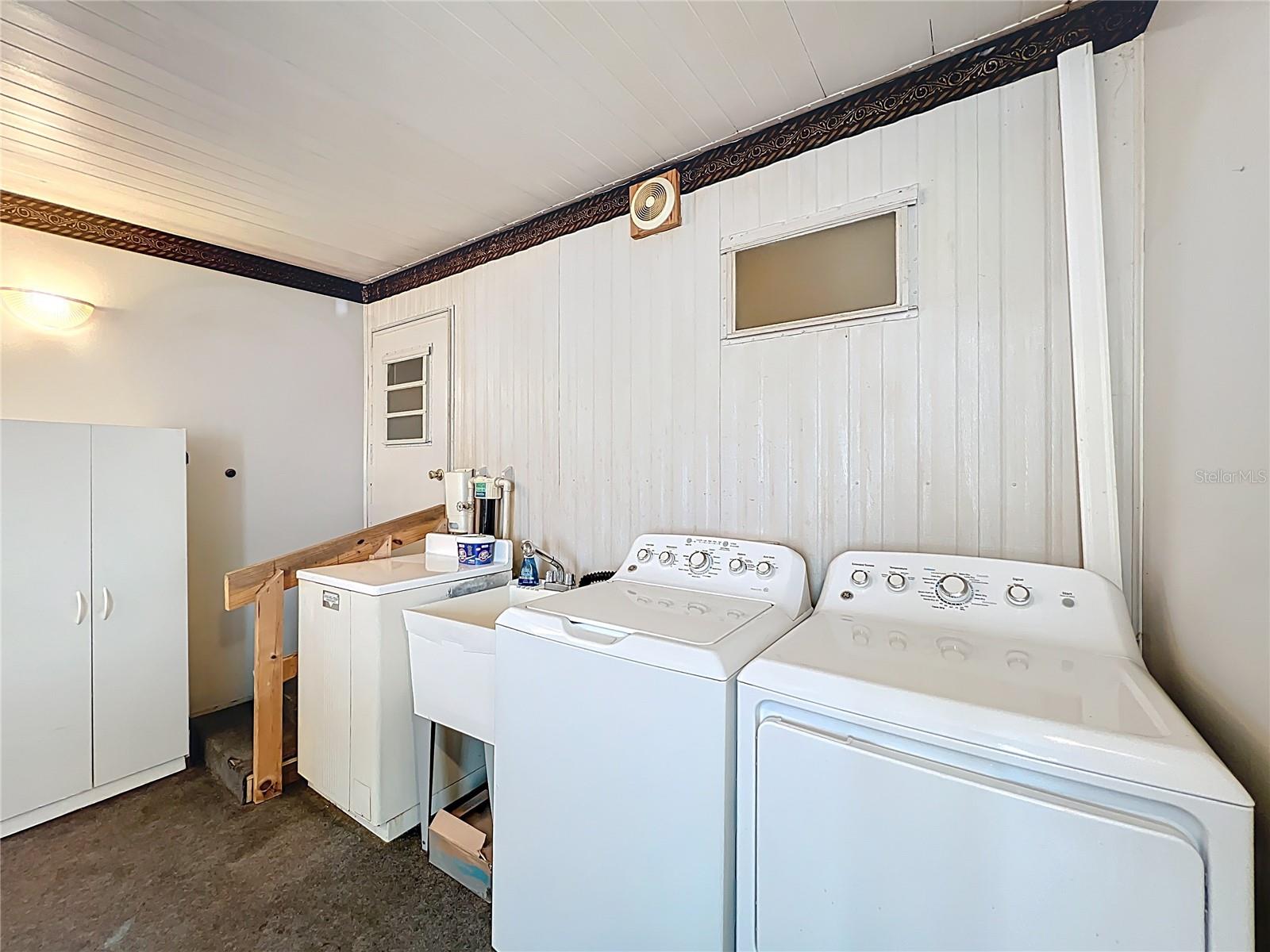 Image 33 of 56 For 13338 Orange Blossom Street