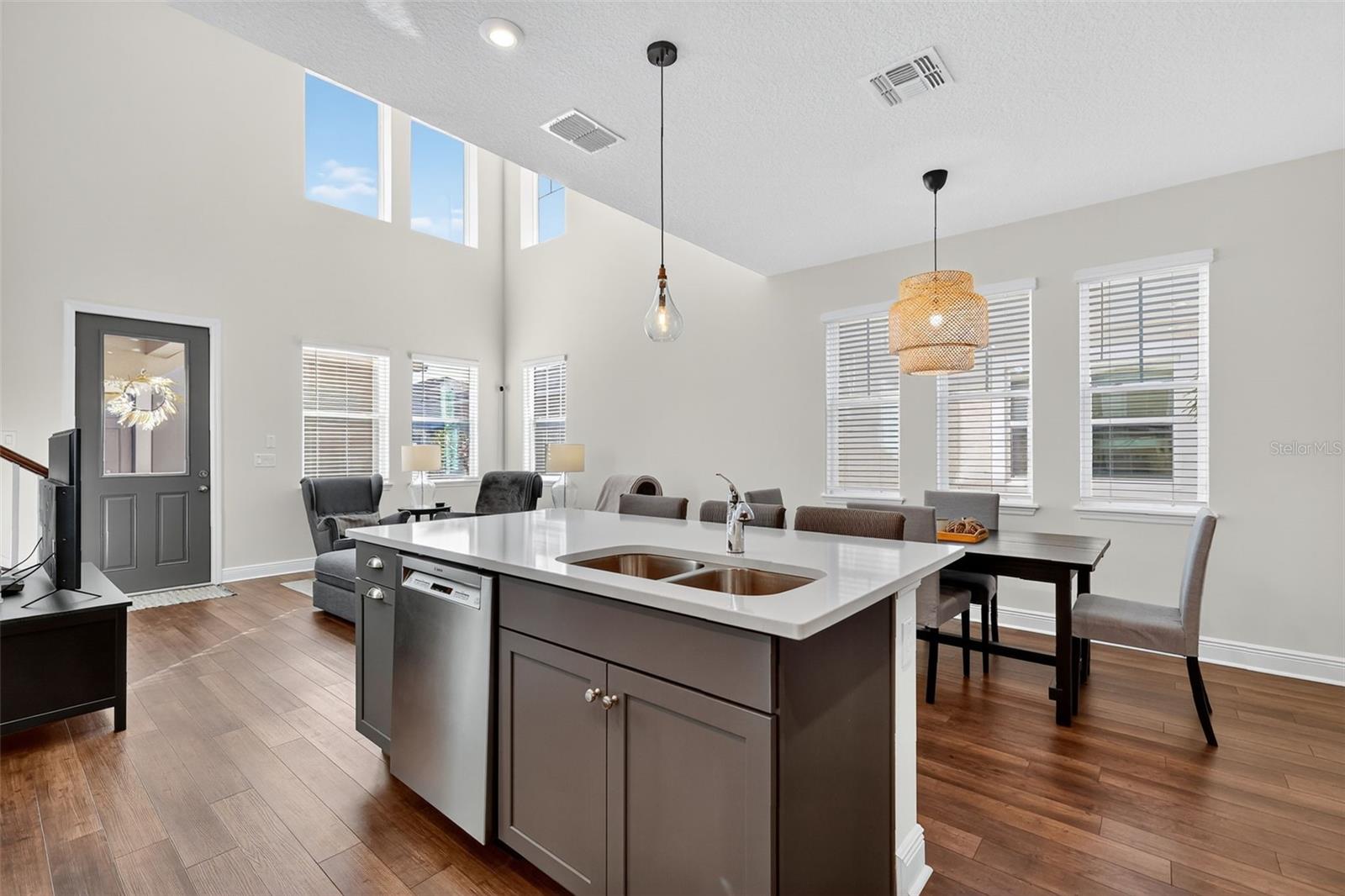 Image 7 of 45 For 16154 Treadwell Street