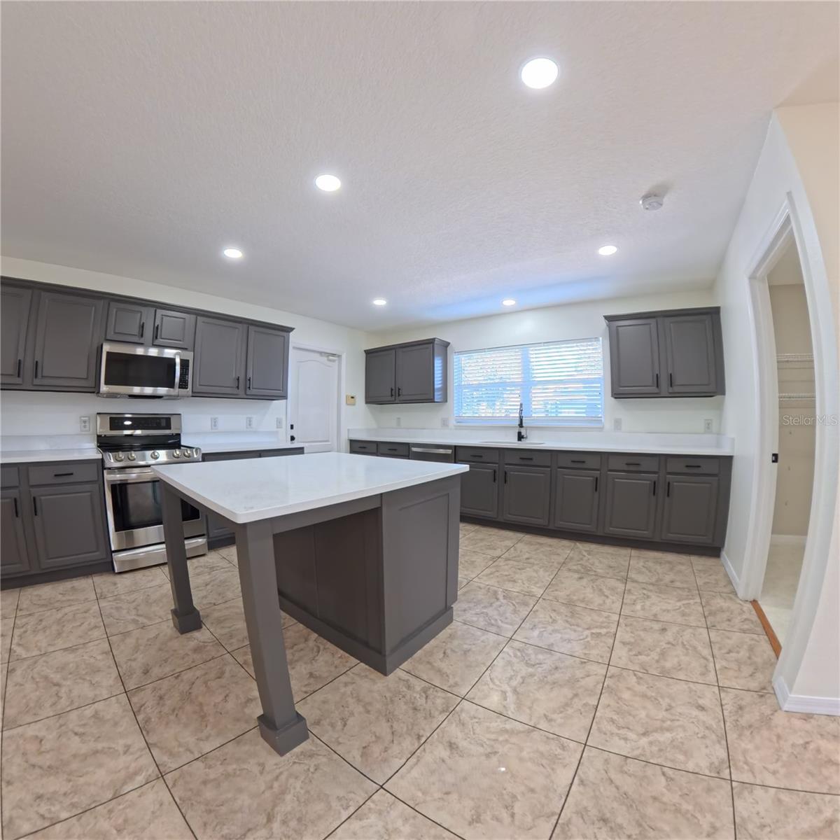 Image 32 of 59 For 10830 Vineyard Court