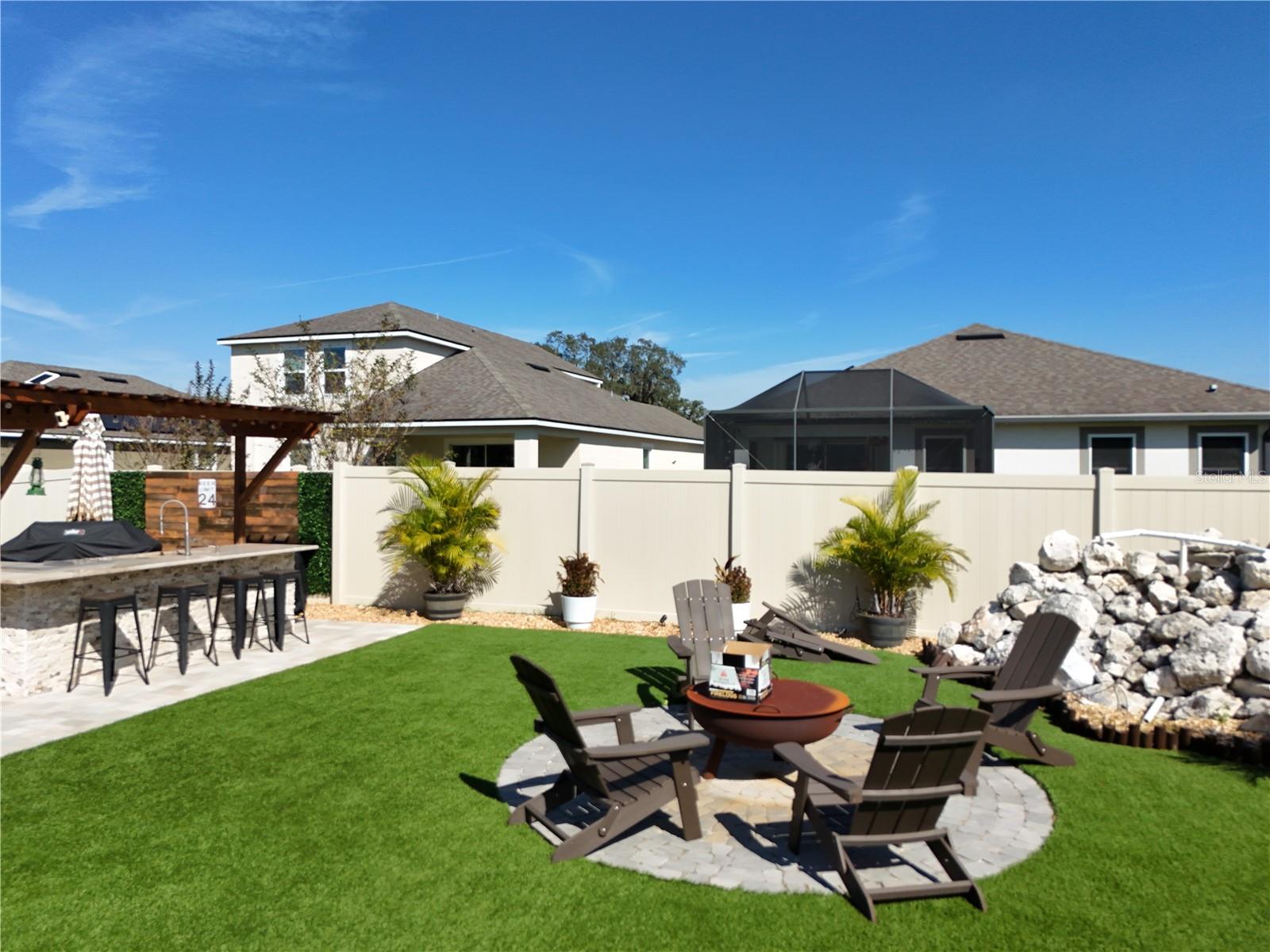 Listing photo id 2 for 11524 Cedar Valley Drive