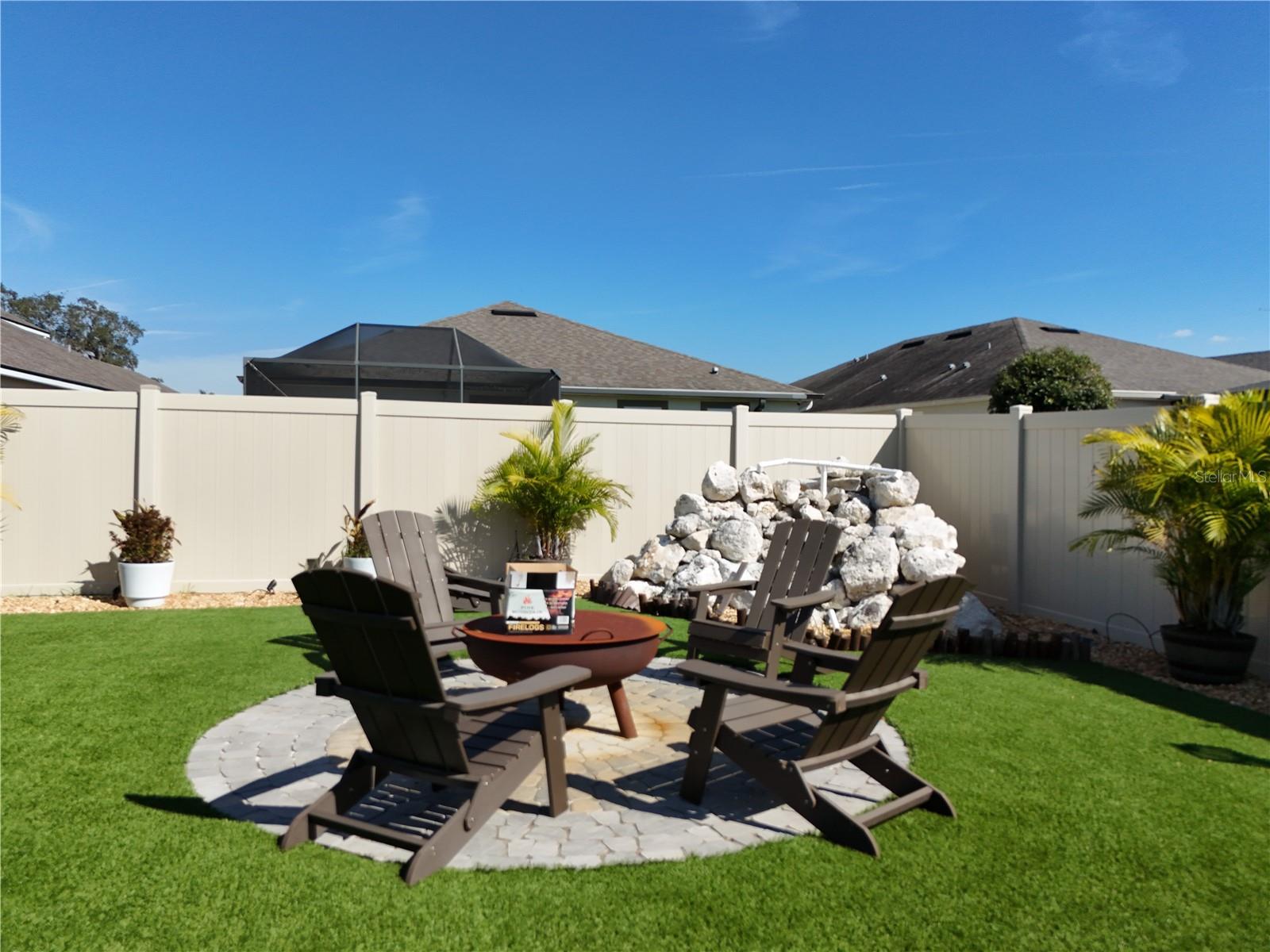 Listing photo id 3 for 11524 Cedar Valley Drive