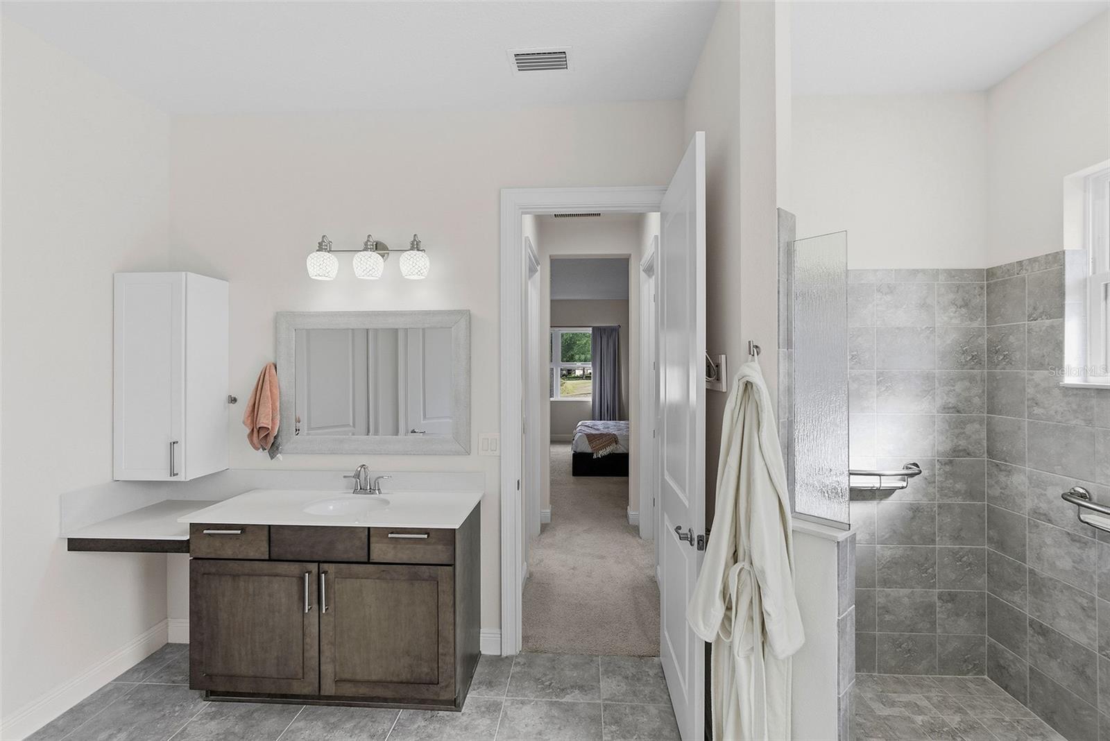 Image 24 of 62 For 5090 Greens Drive