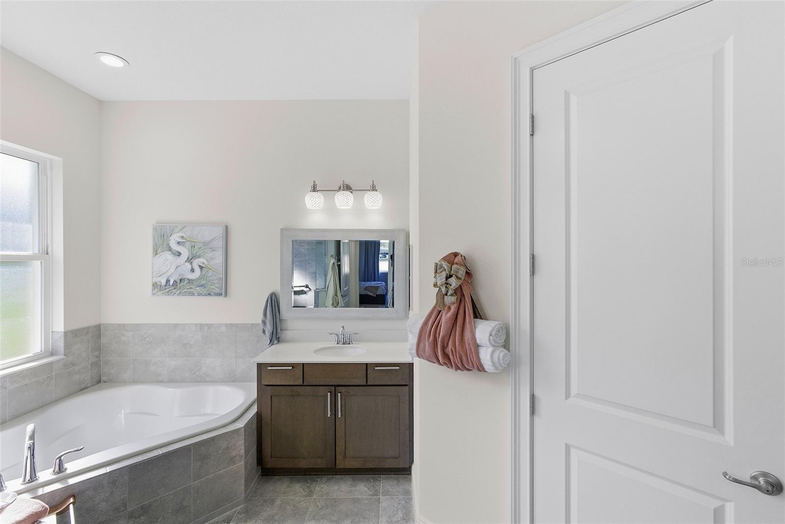 Image 25 of 62 For 5090 Greens Drive