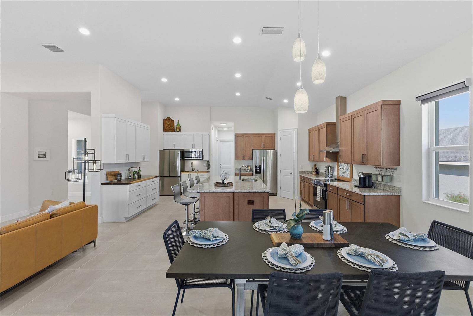 Image 3 of 62 For 5090 Greens Drive