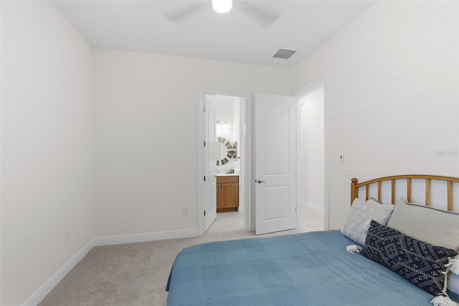 Image 30 of 62 For 5090 Greens Drive