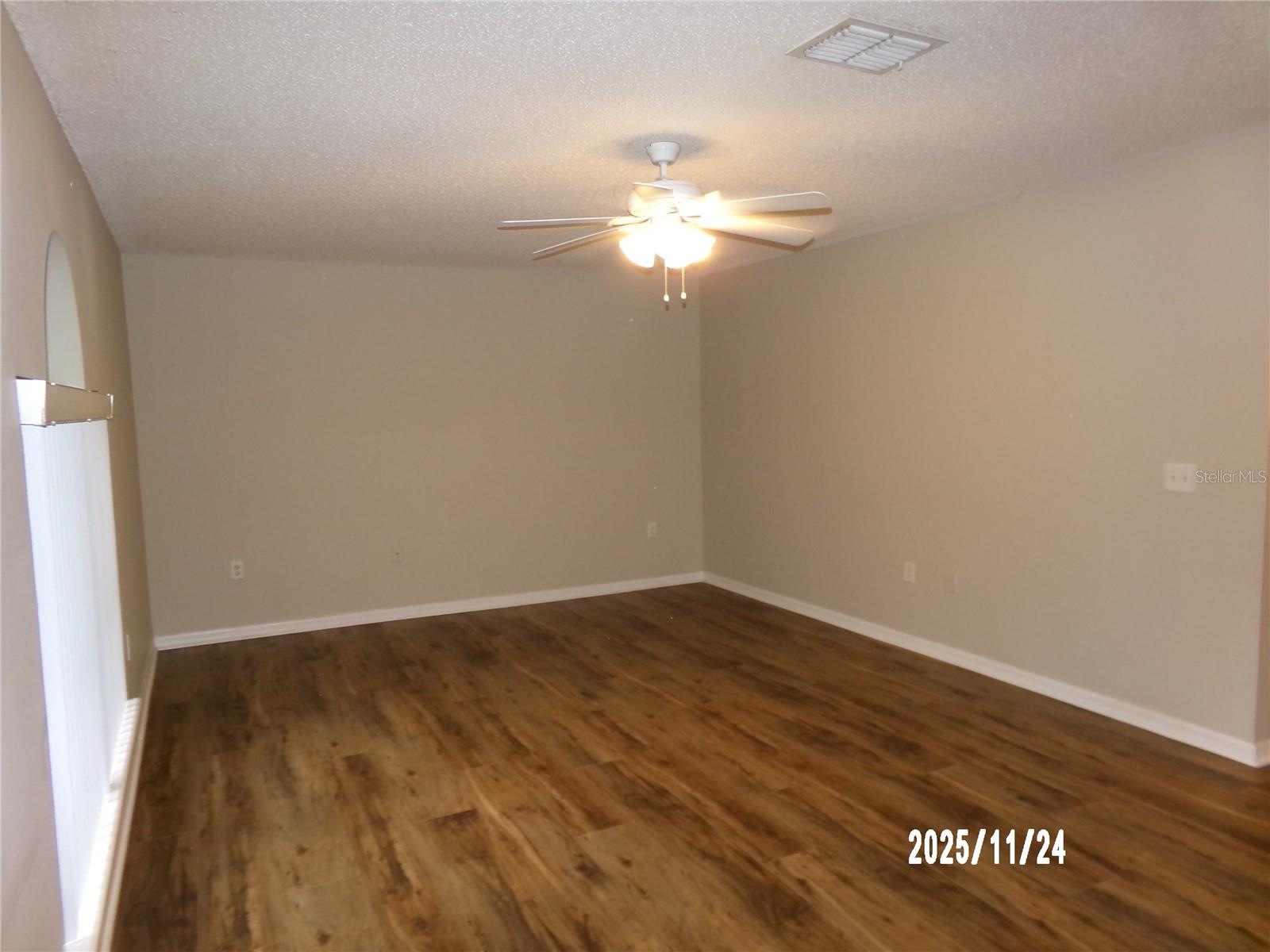 Image 12 of 40 For 9412 Water Fern Circle