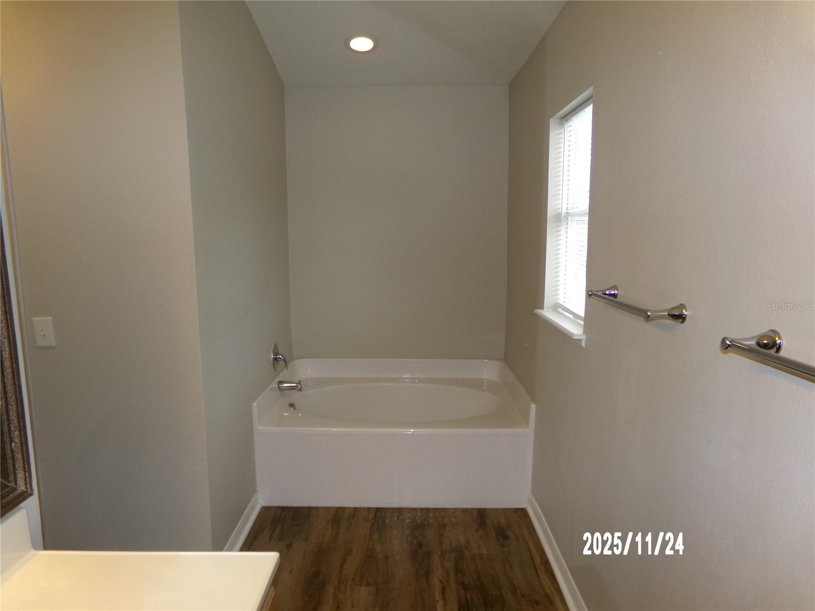 Image 32 of 40 For 9412 Water Fern Circle