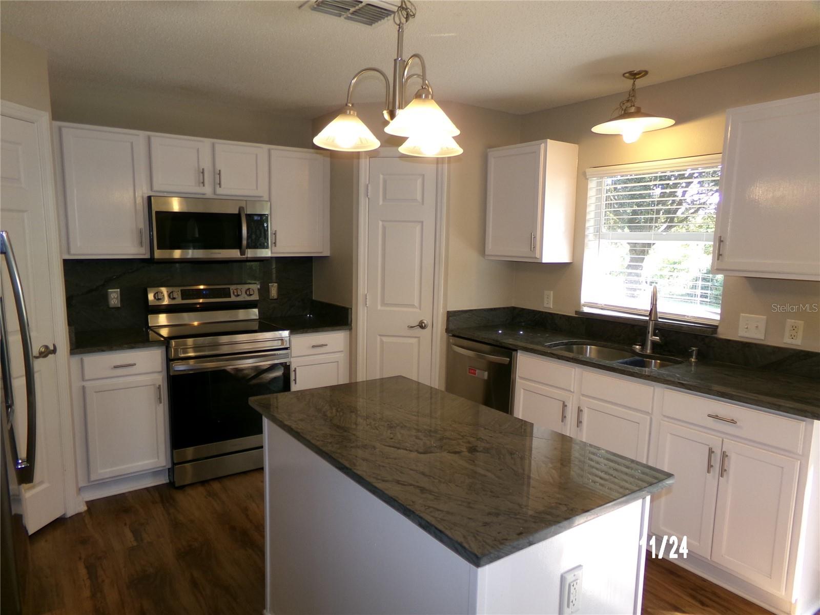 Image 6 of 40 For 9412 Water Fern Circle