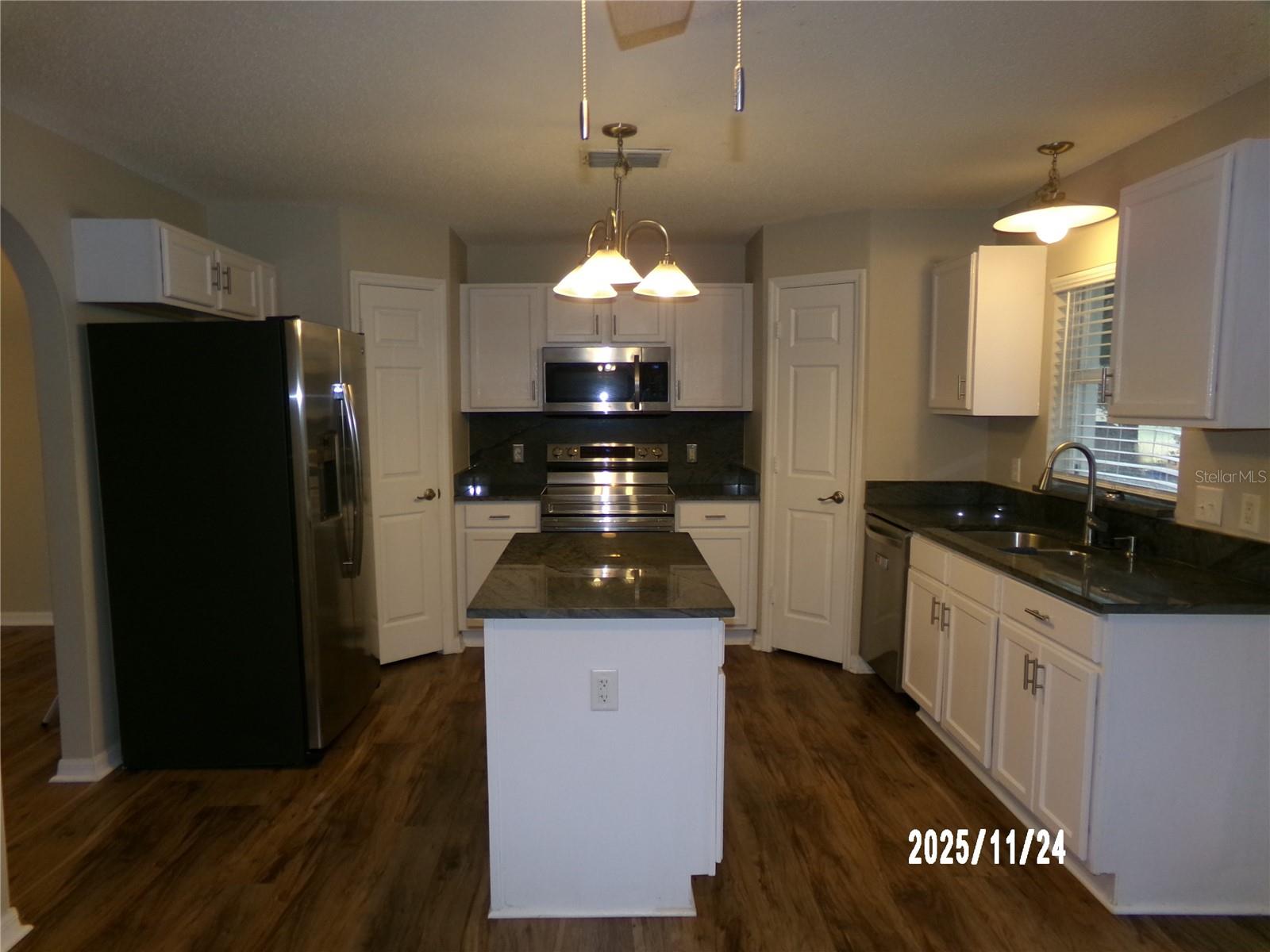 Image 8 of 40 For 9412 Water Fern Circle